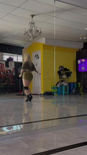 @Kika Faylin Dancer