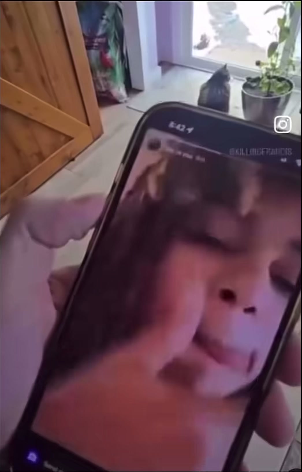 @￴