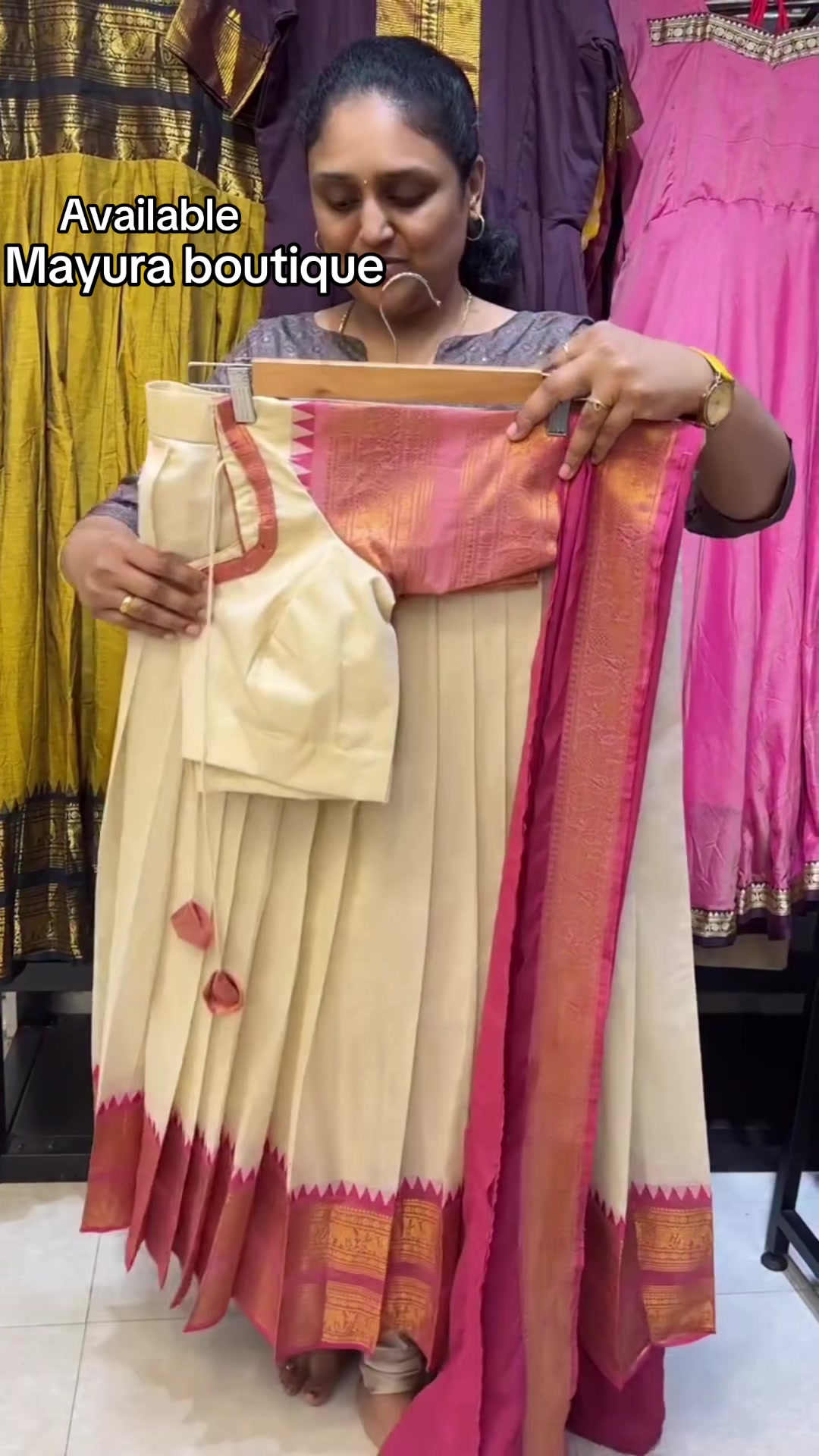 @Mayura boutique🦋