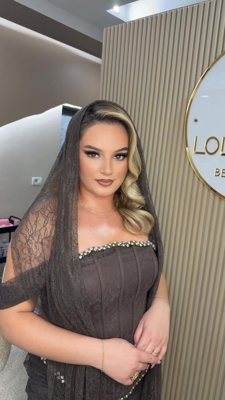 @Lola Sallon 👰&zwj;♀️💇&zwj;♀️💅