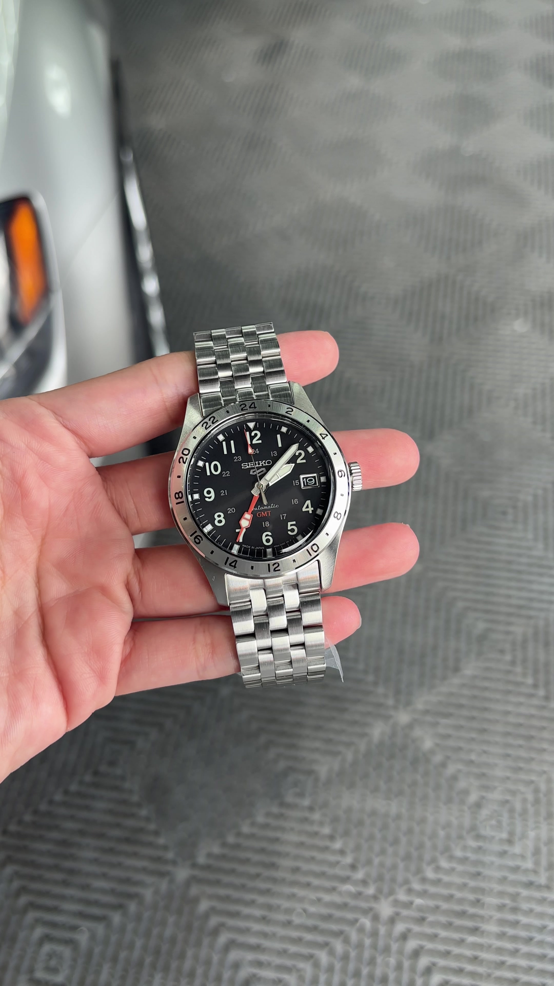 @Yonzon Timepieces