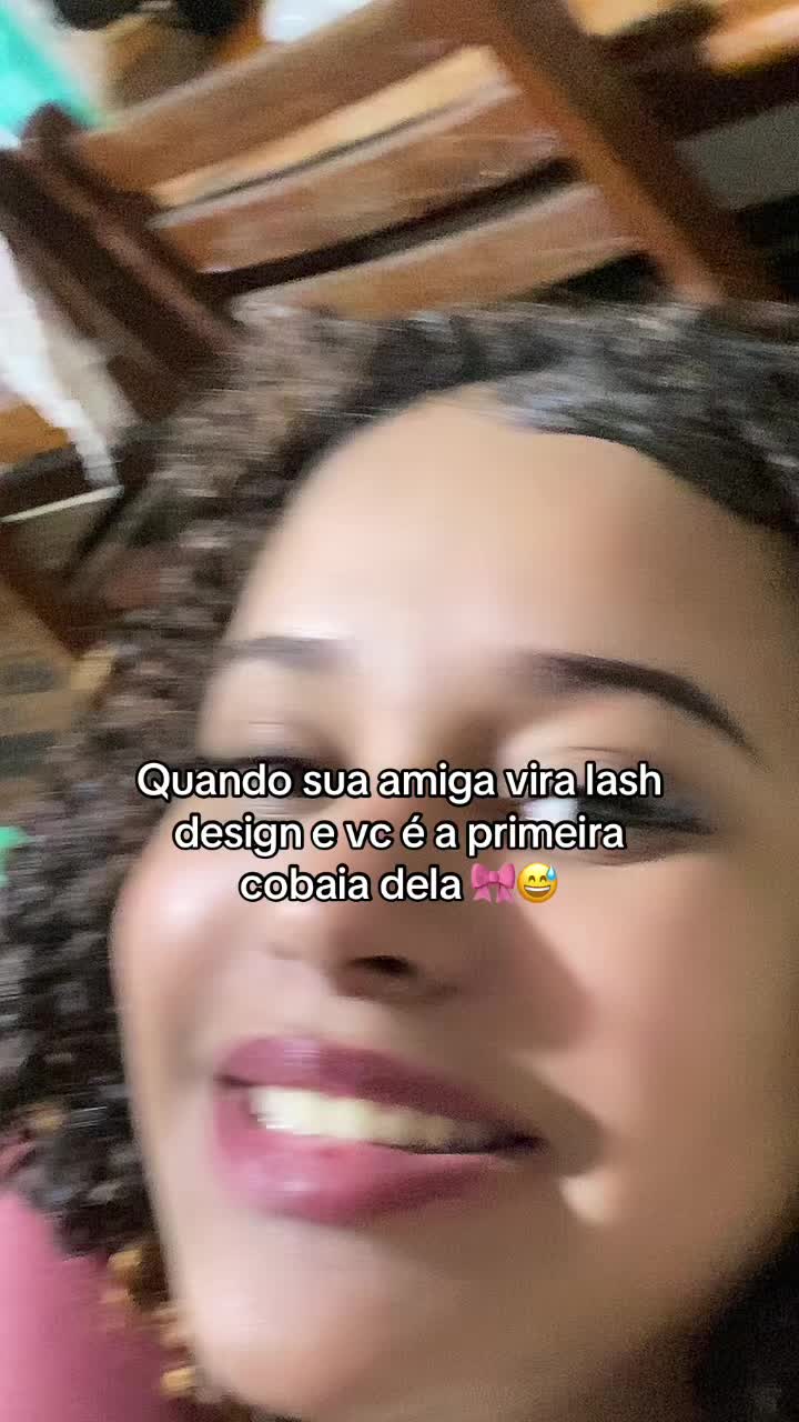@carolainevitoria