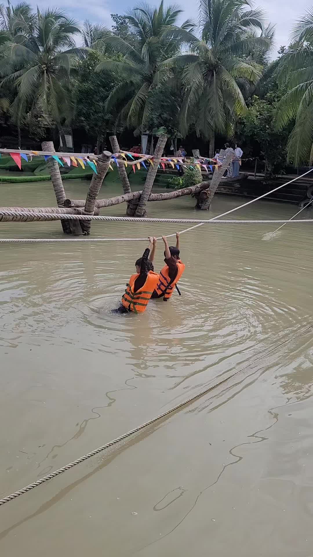 @Em Gà Thúi