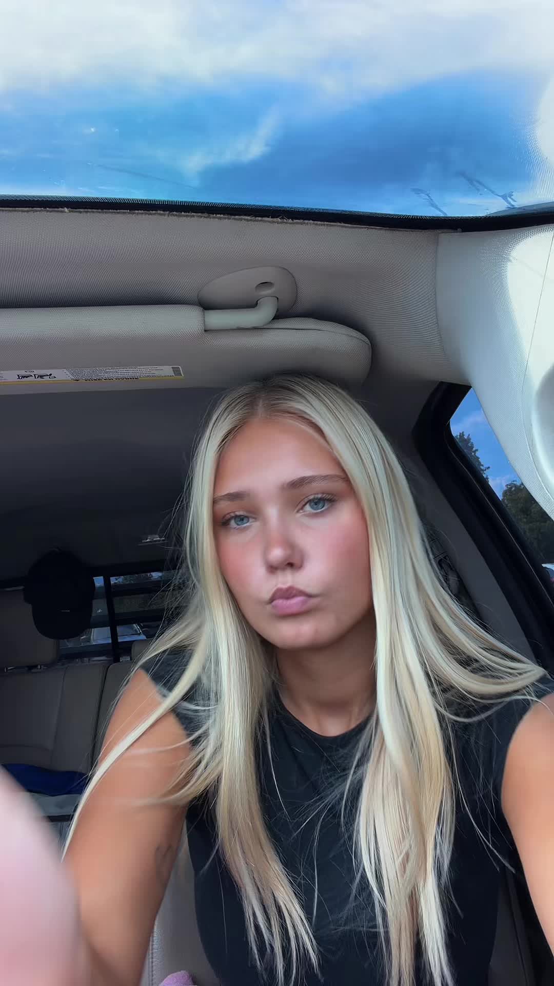 @lola.tabor
