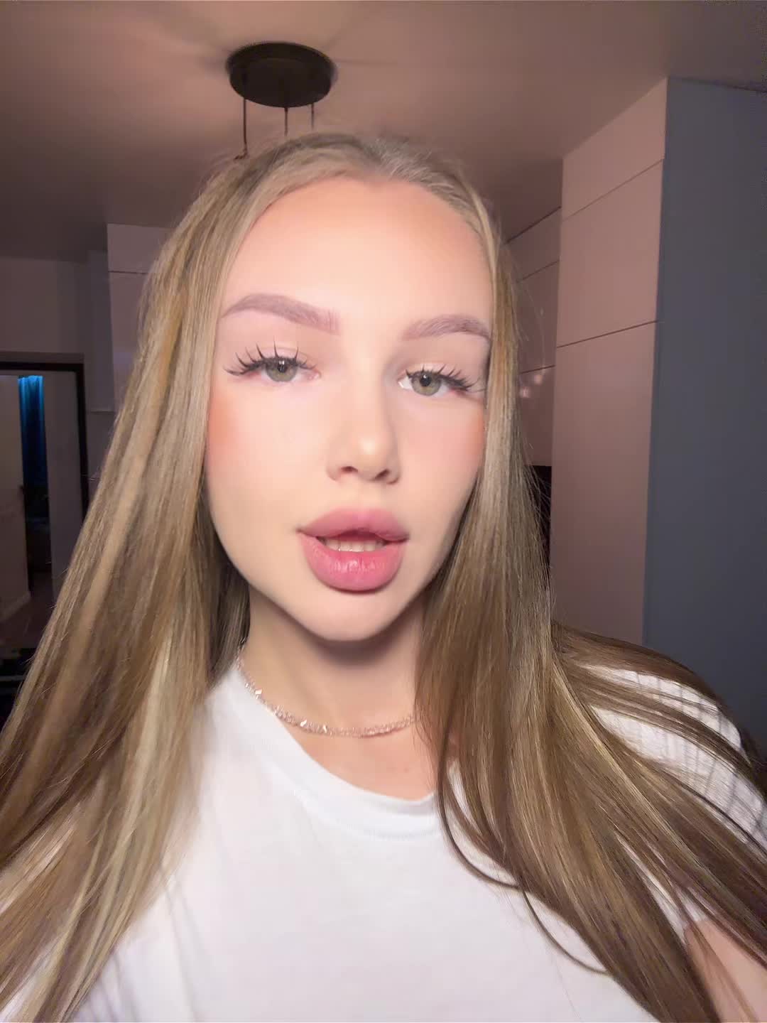 @юля