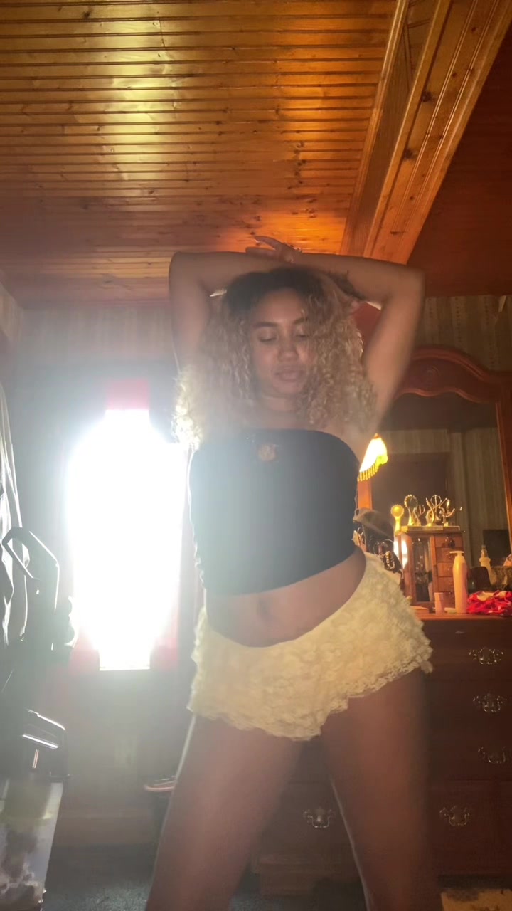 @julztheemuse