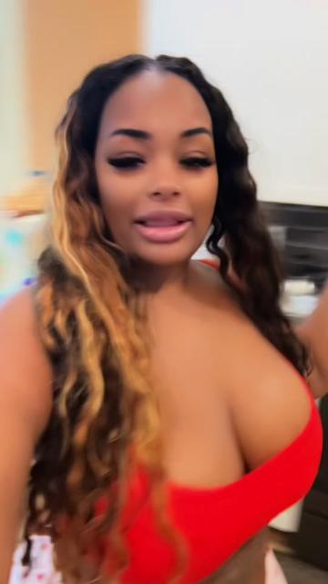 @Ashleythebombshell