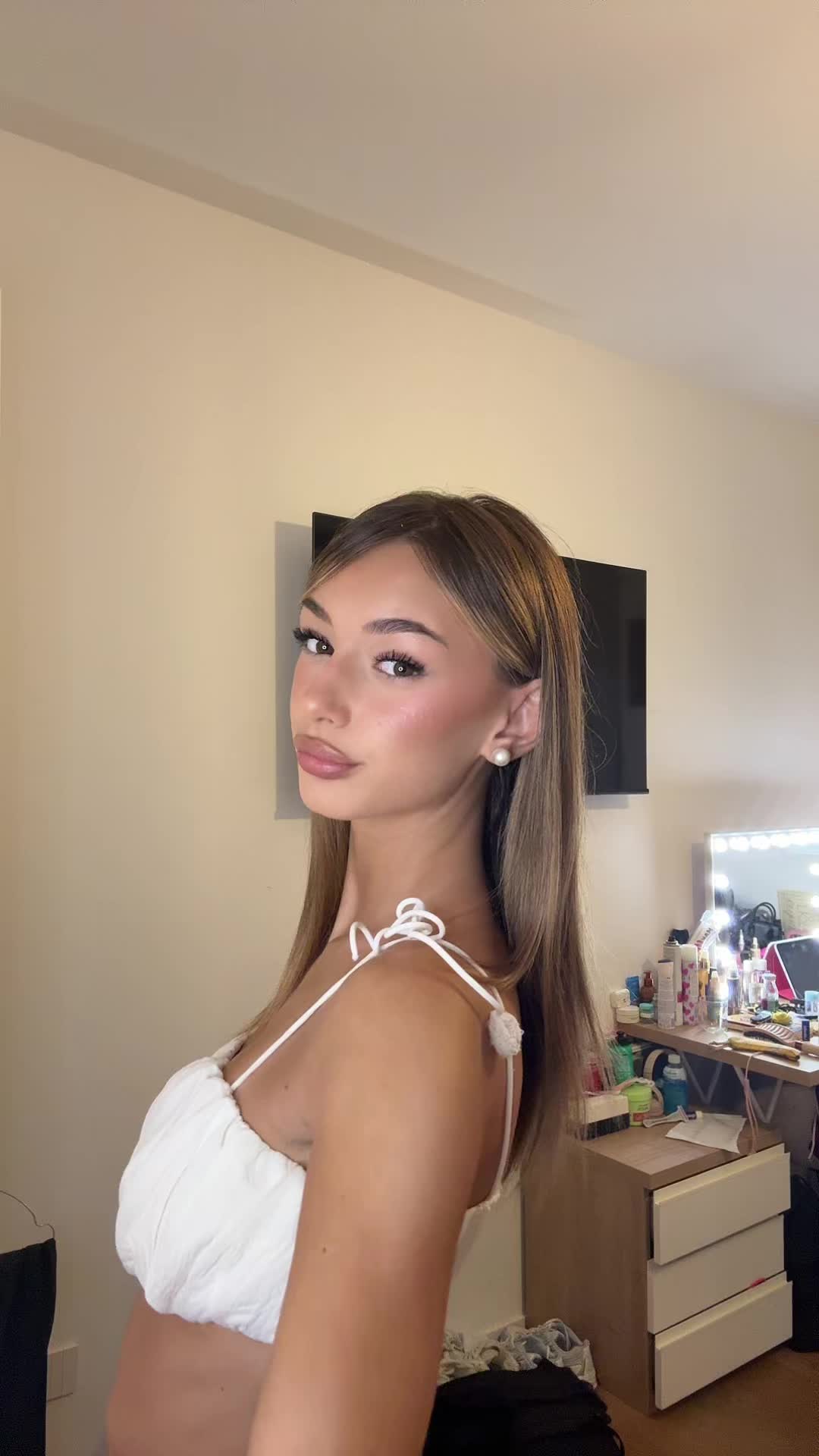 @𝑬𝑳𝑬𝑵𝑨