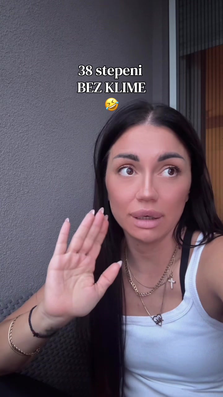 @nikinamama