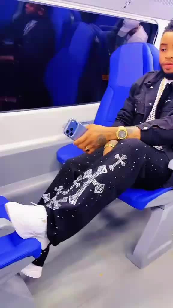 @💵 𝗔𝗨𝗦𝗧𝗜𝗡 𝗪𝗛𝗜𝗧𝗘 💶