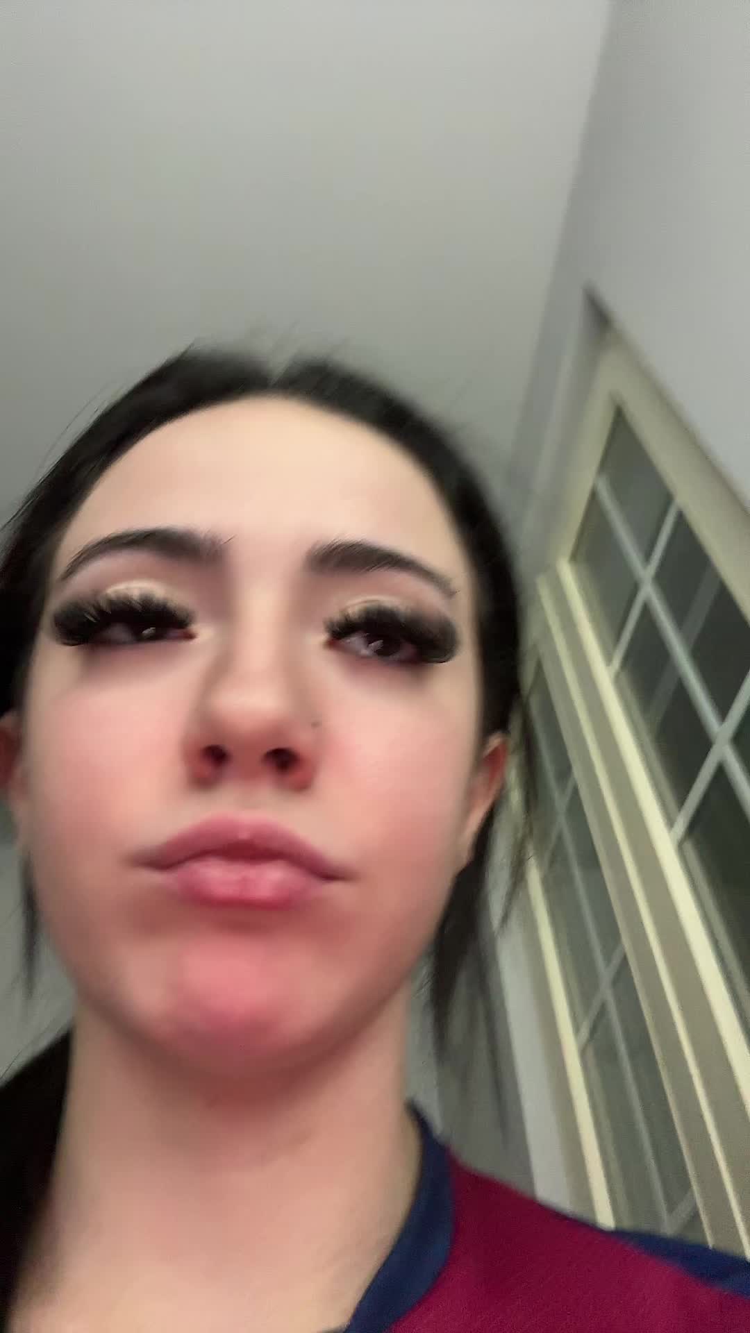 @lari📲