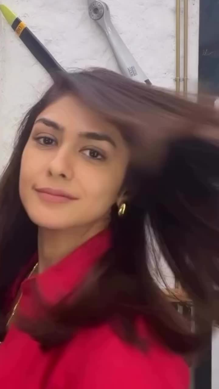 @mrunalthakur