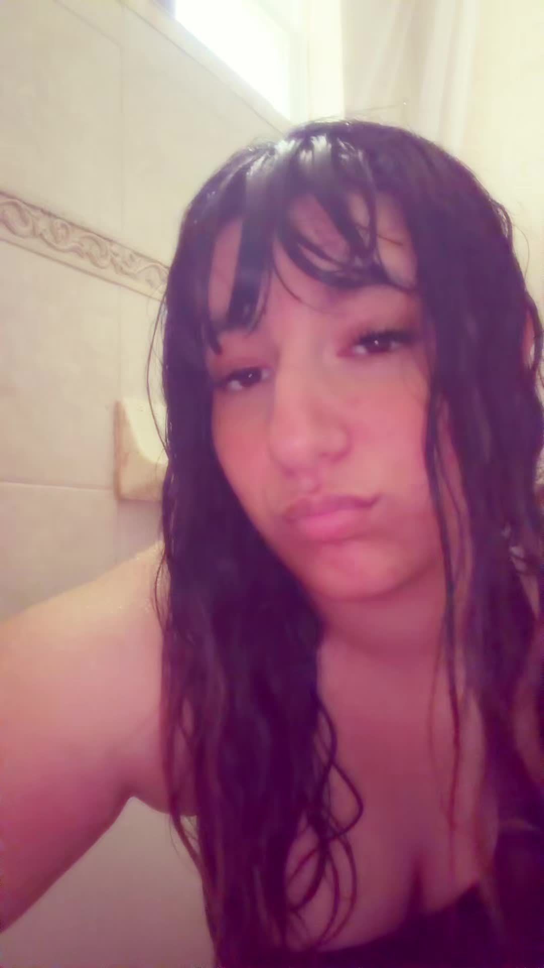 @sarahnextdoorgirl:)