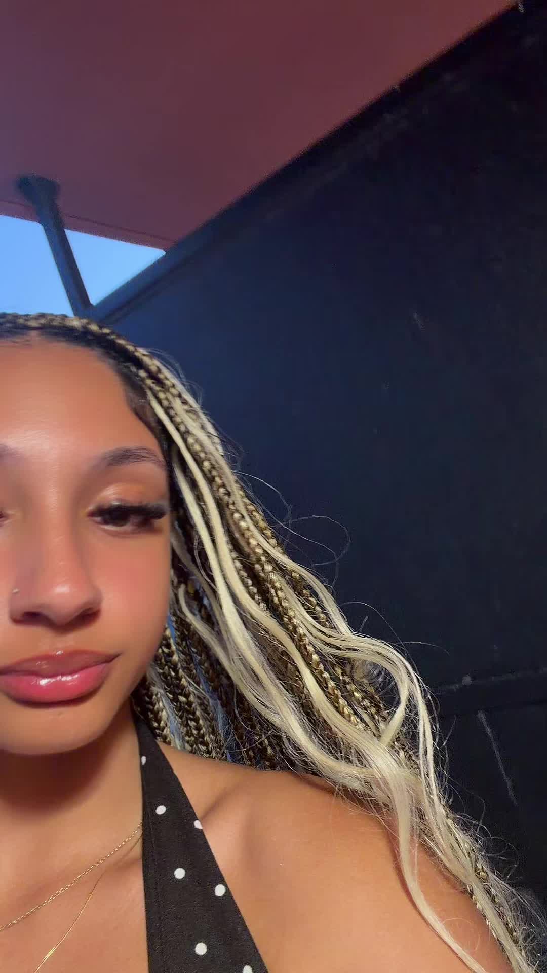@🫰🏼