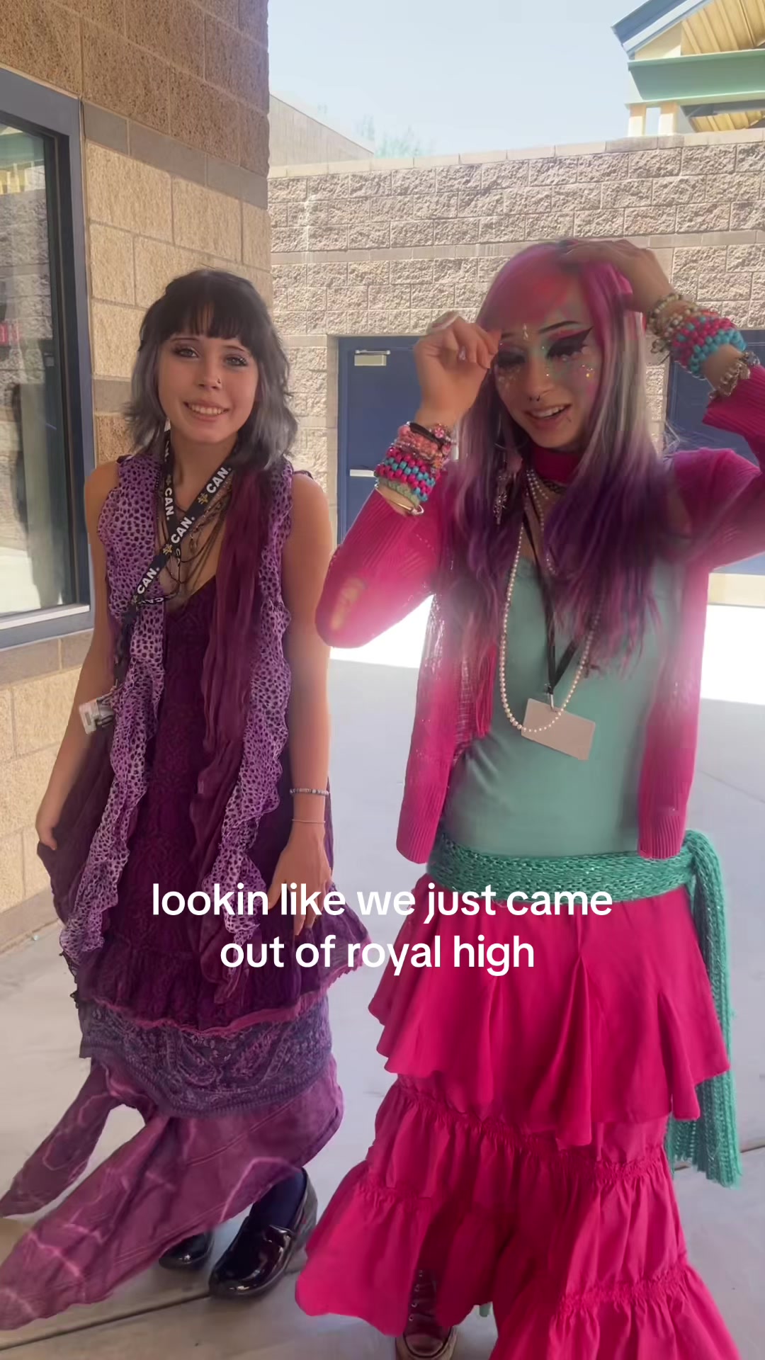 @Weird chick wit pink hair