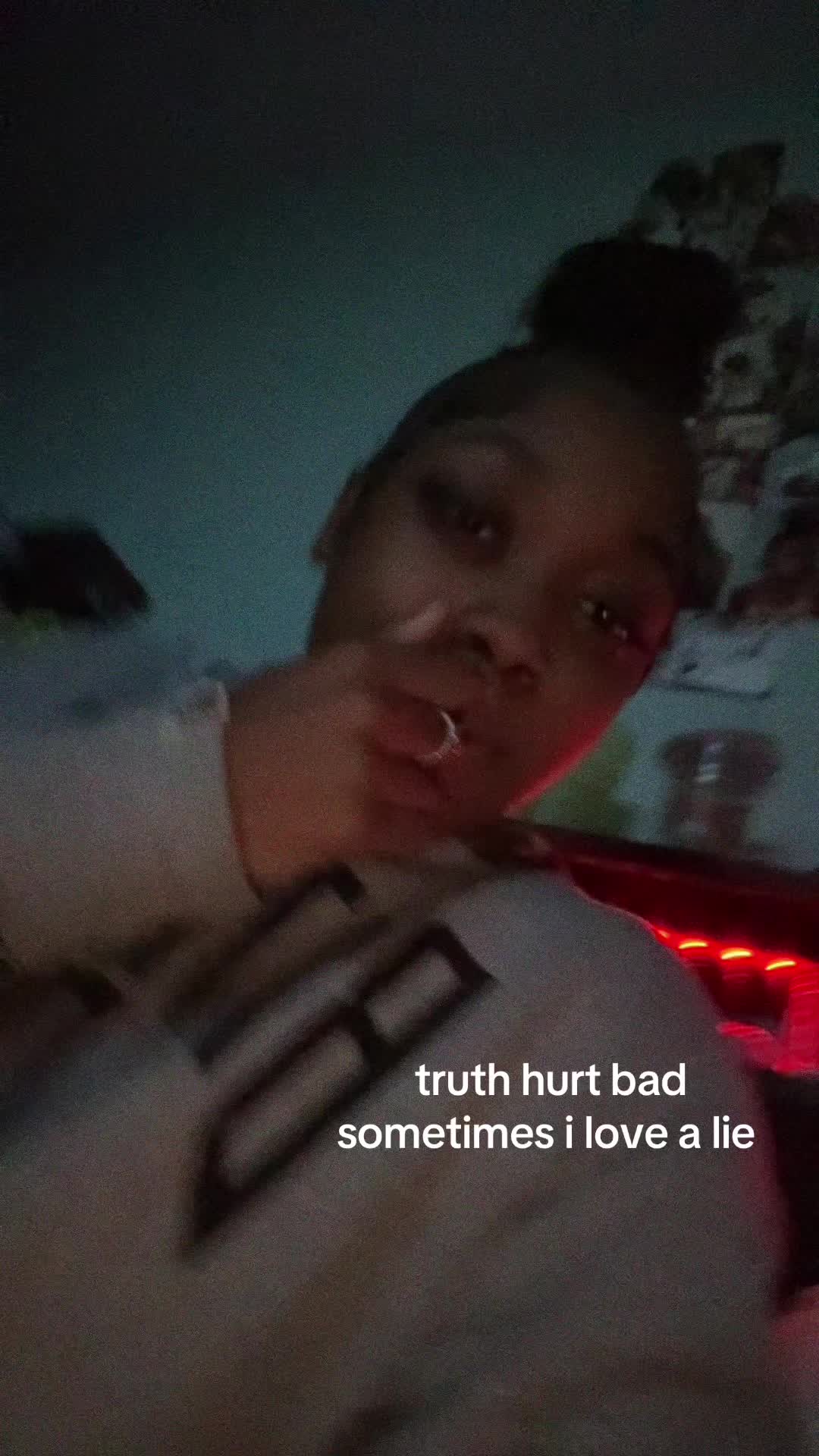 @femaleehendrix__