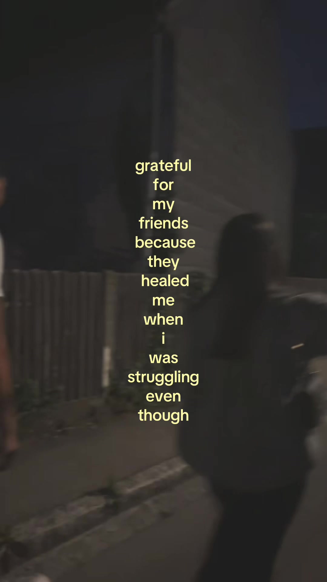 @ᥫ᭡.