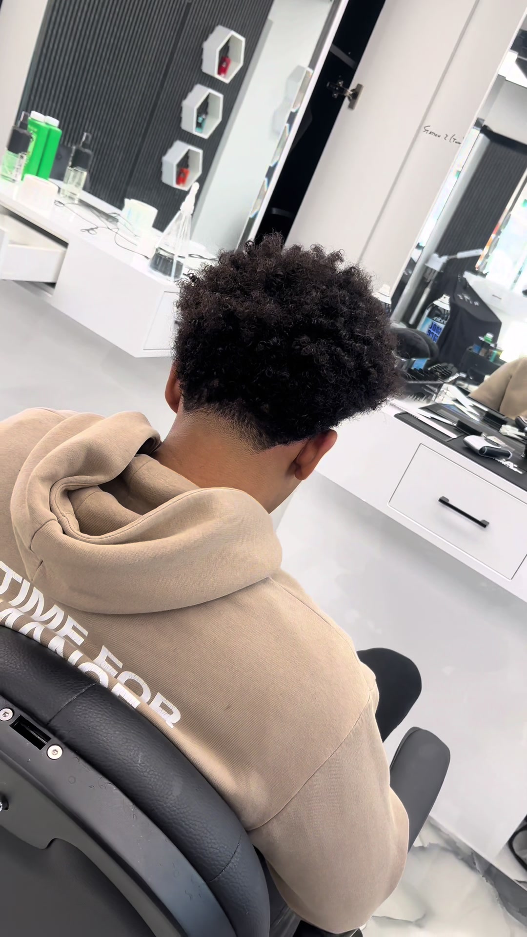 @Hamilton Barber&bull; os cutss