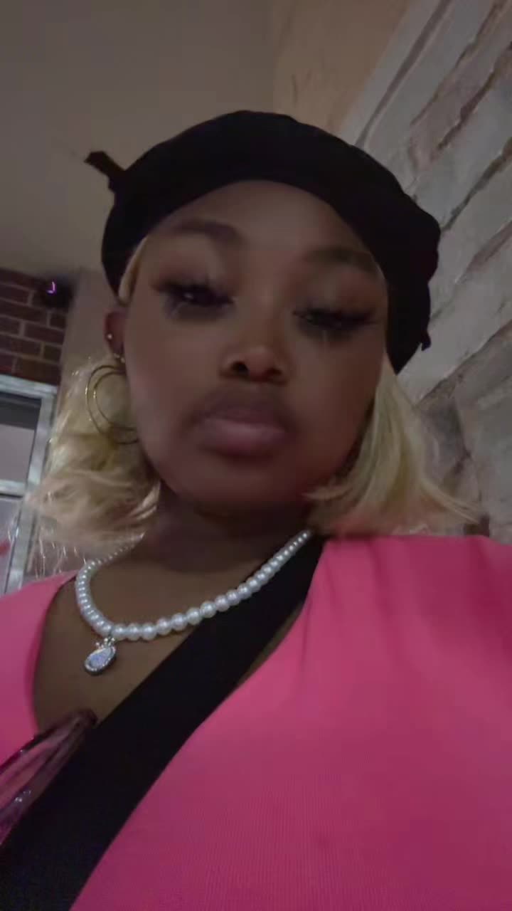 @𝐏𝐫𝐞𝐭𝐭𝐲𝐠𝐢𝐫𝐥._ℒ𝒶𝓇𝒾