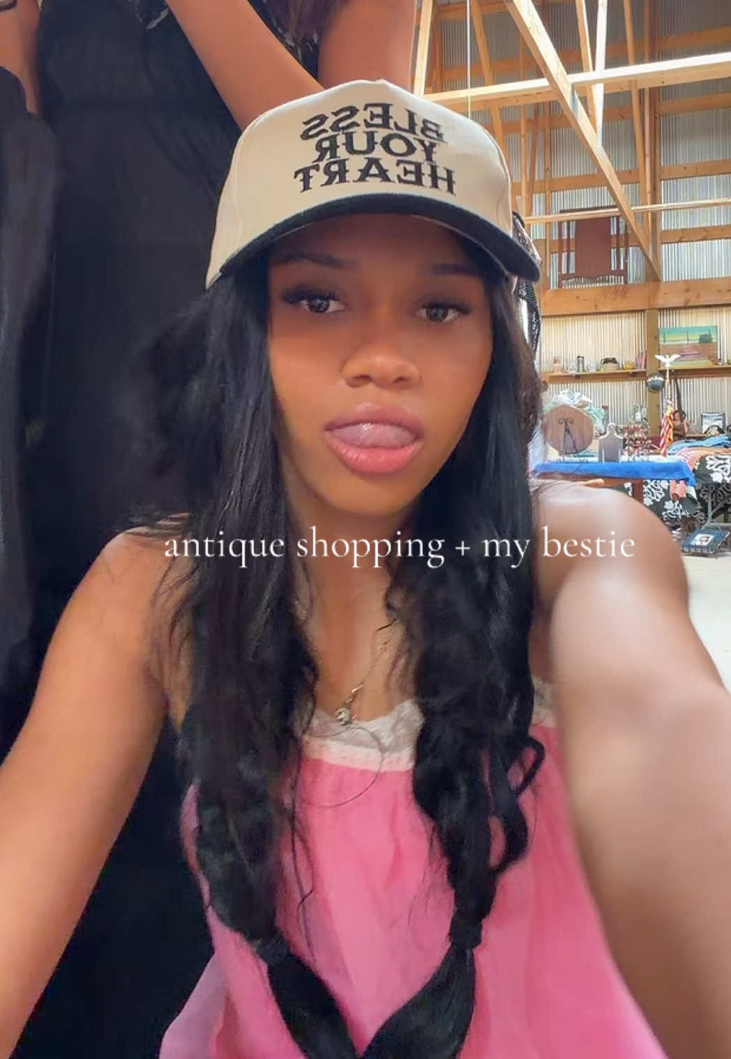 @itsellarenee