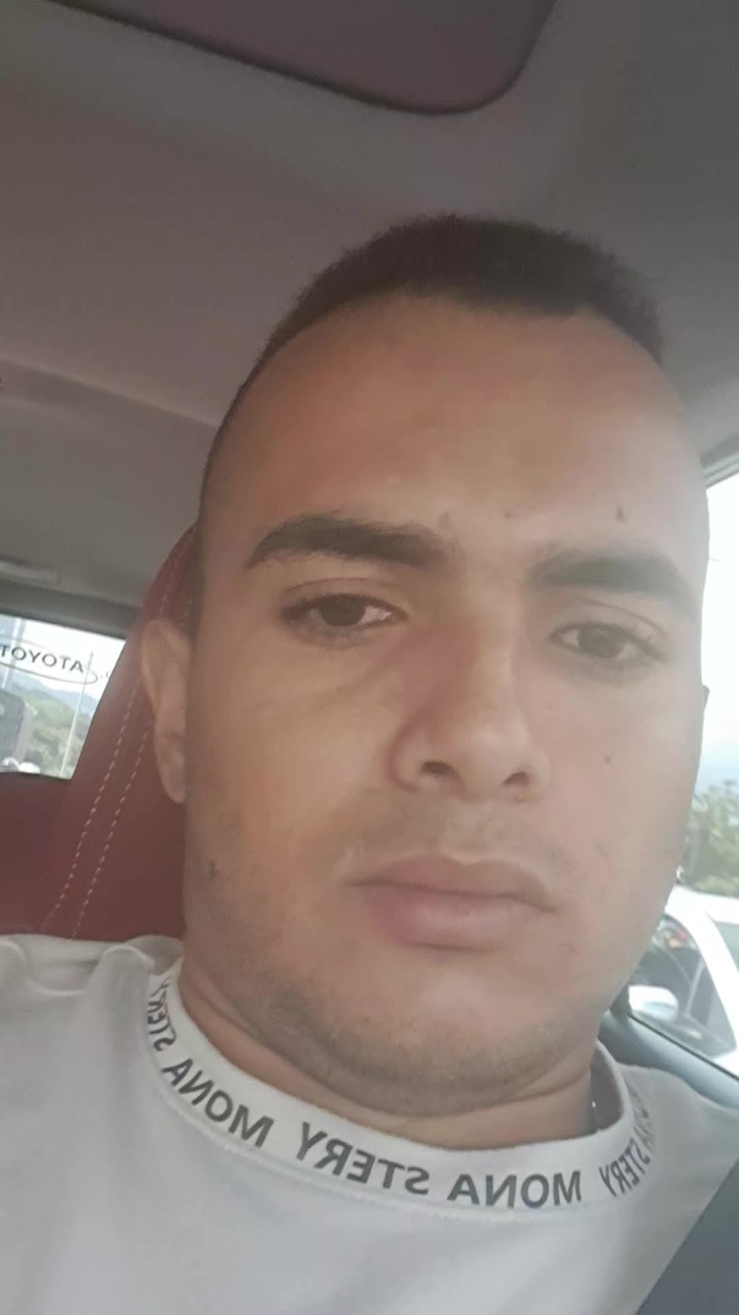 @Gómez