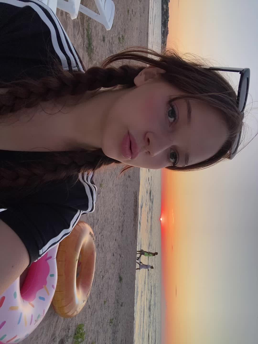 @🫦