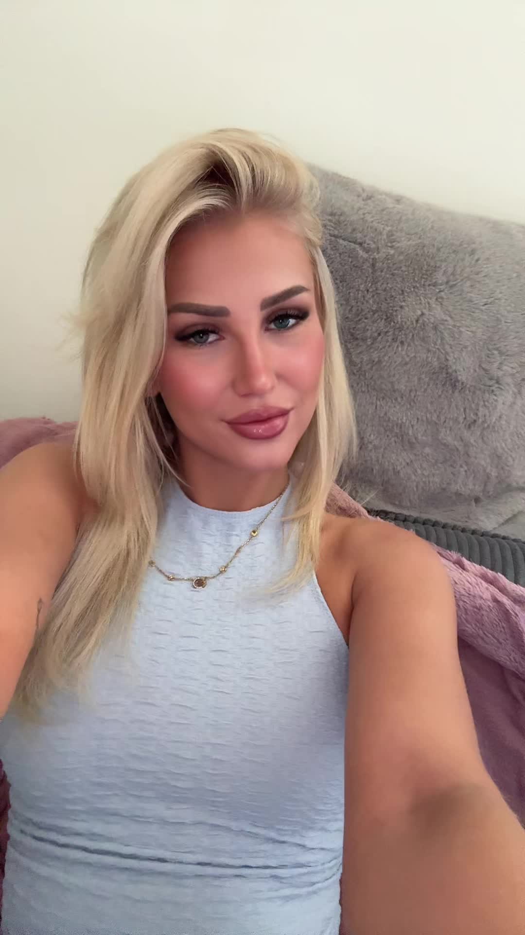 @Bella
