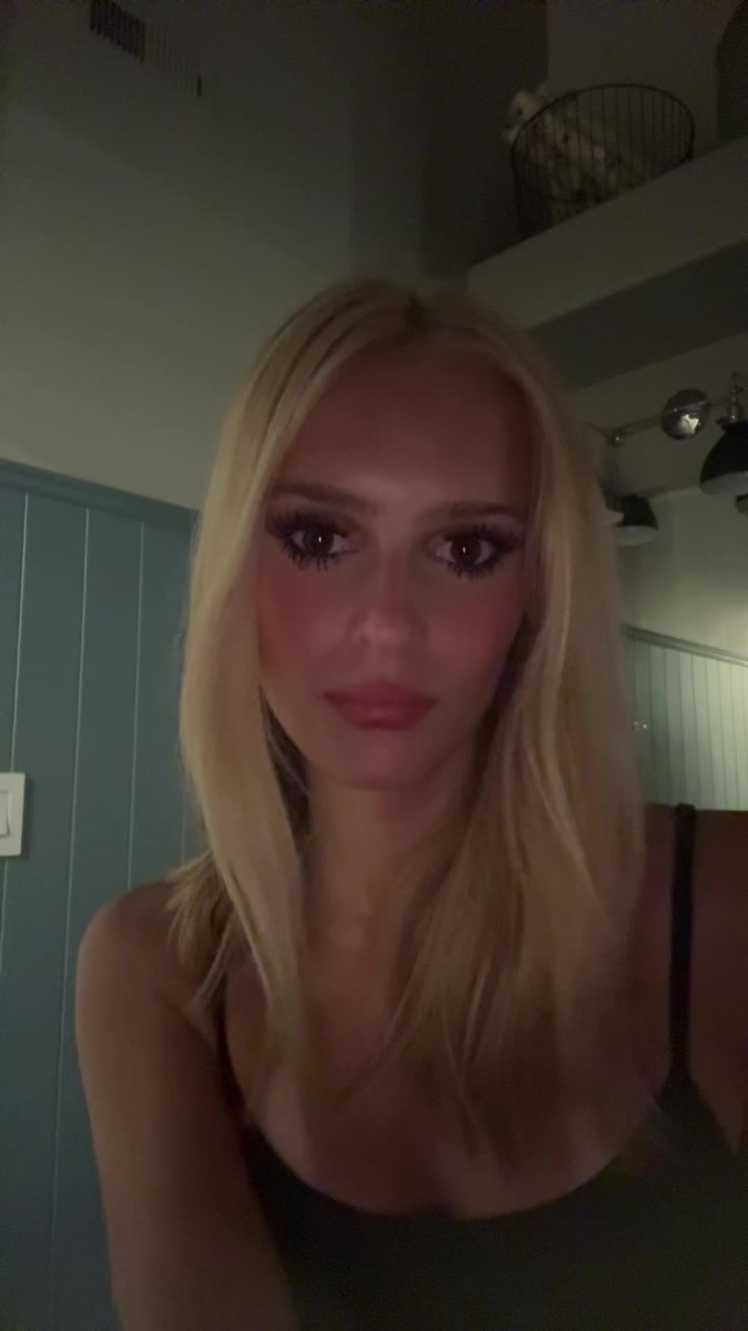 @𝔽
