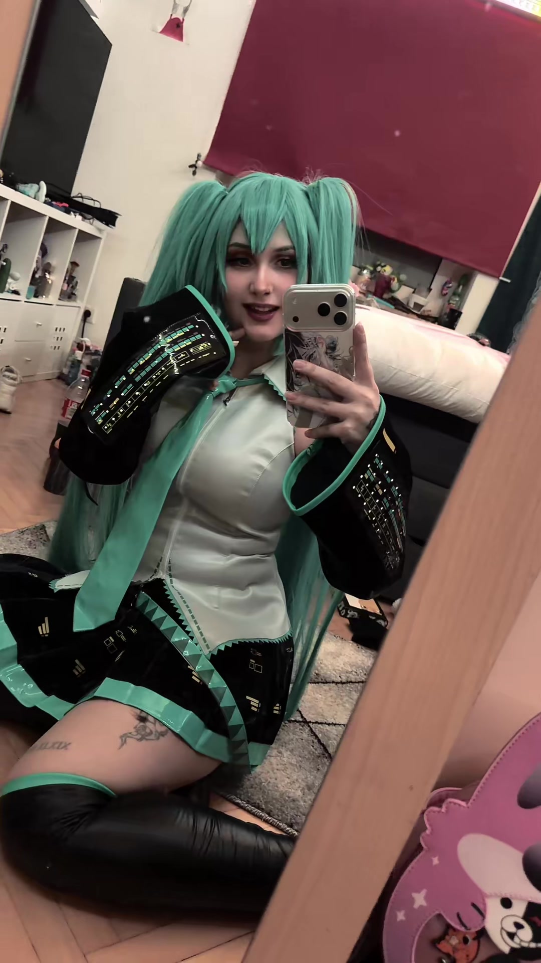 @liavandia_