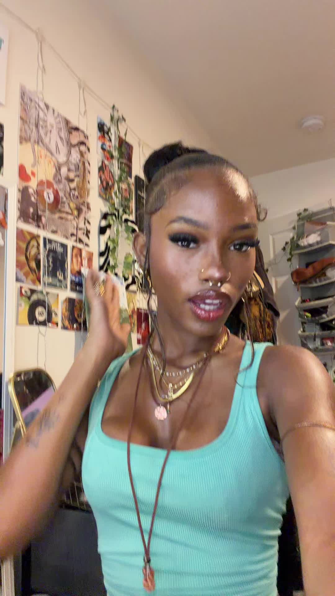 @bareleehere