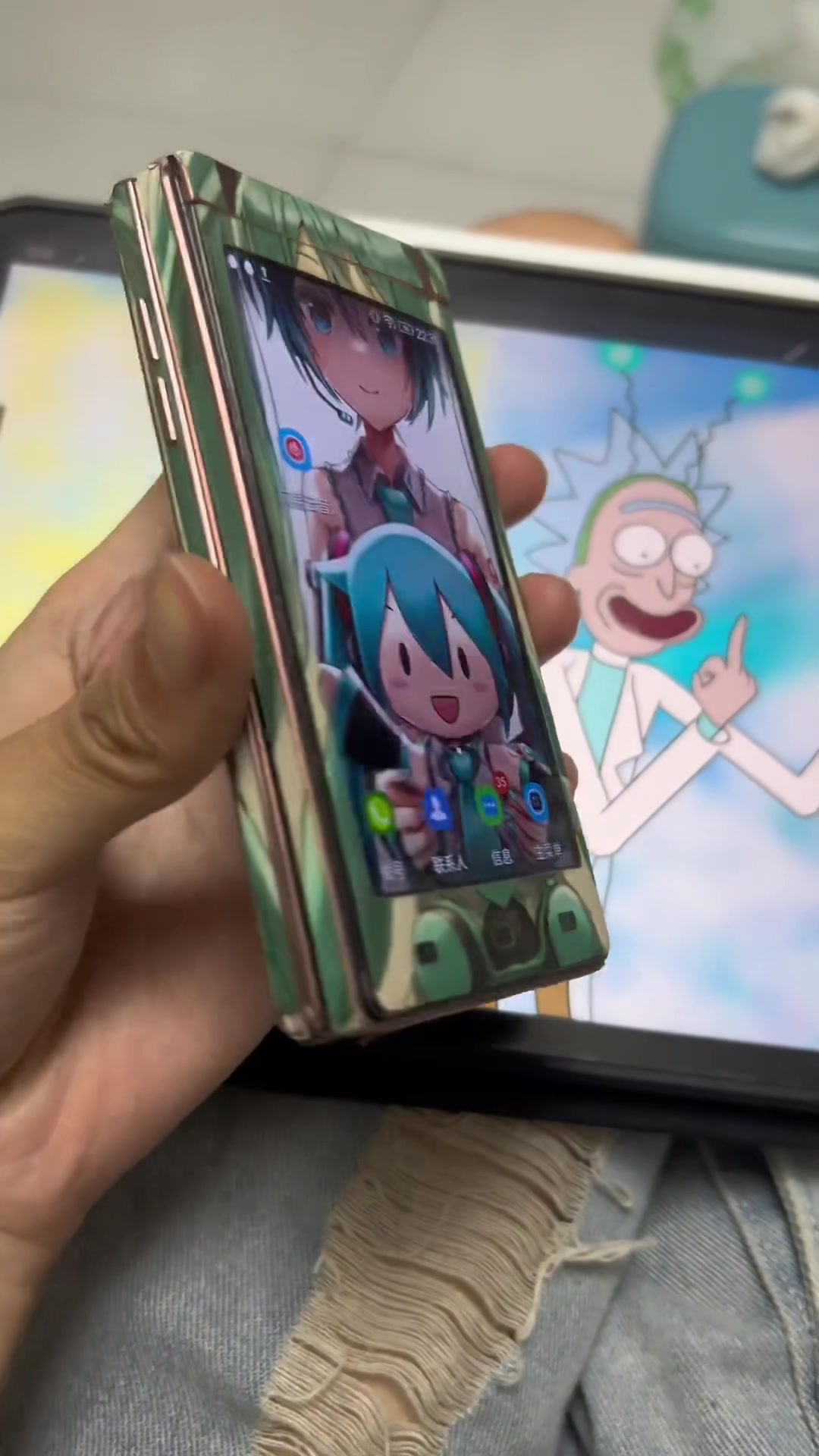 @Link in bio(mikufandom.com)