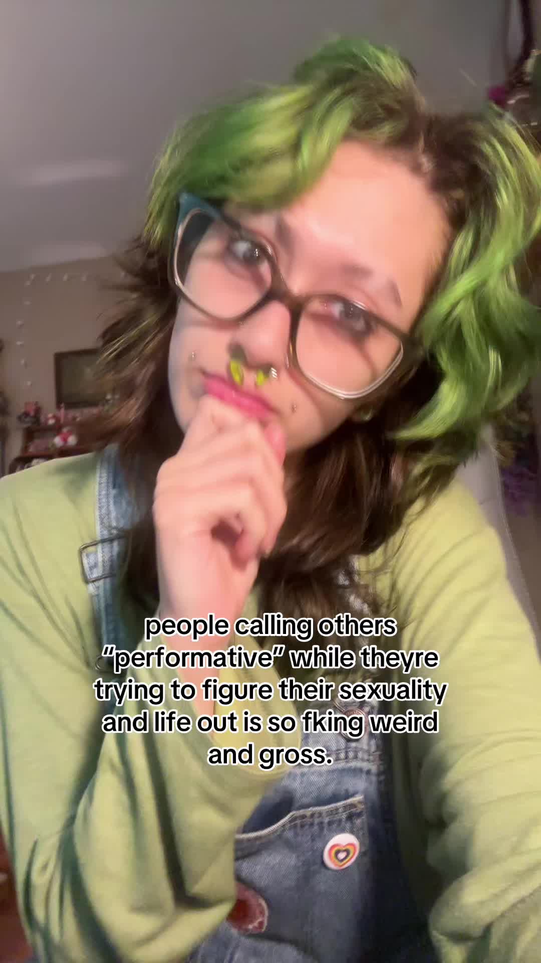 @Ani 🐛🍎