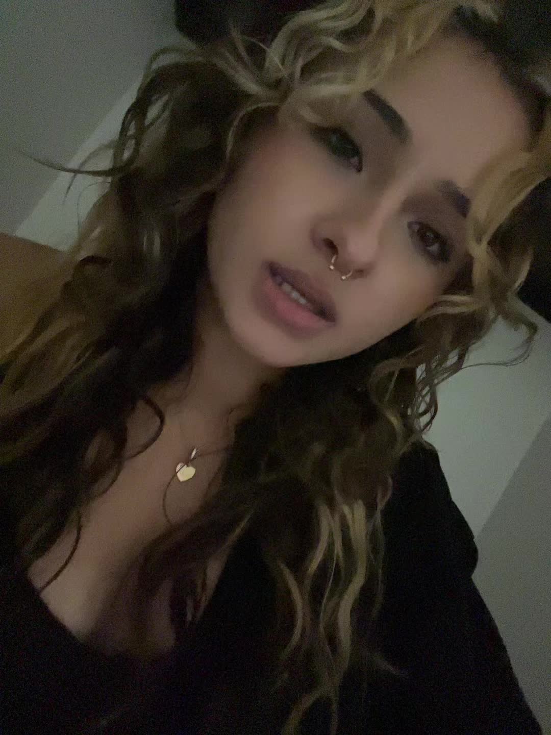 @lyvqrz