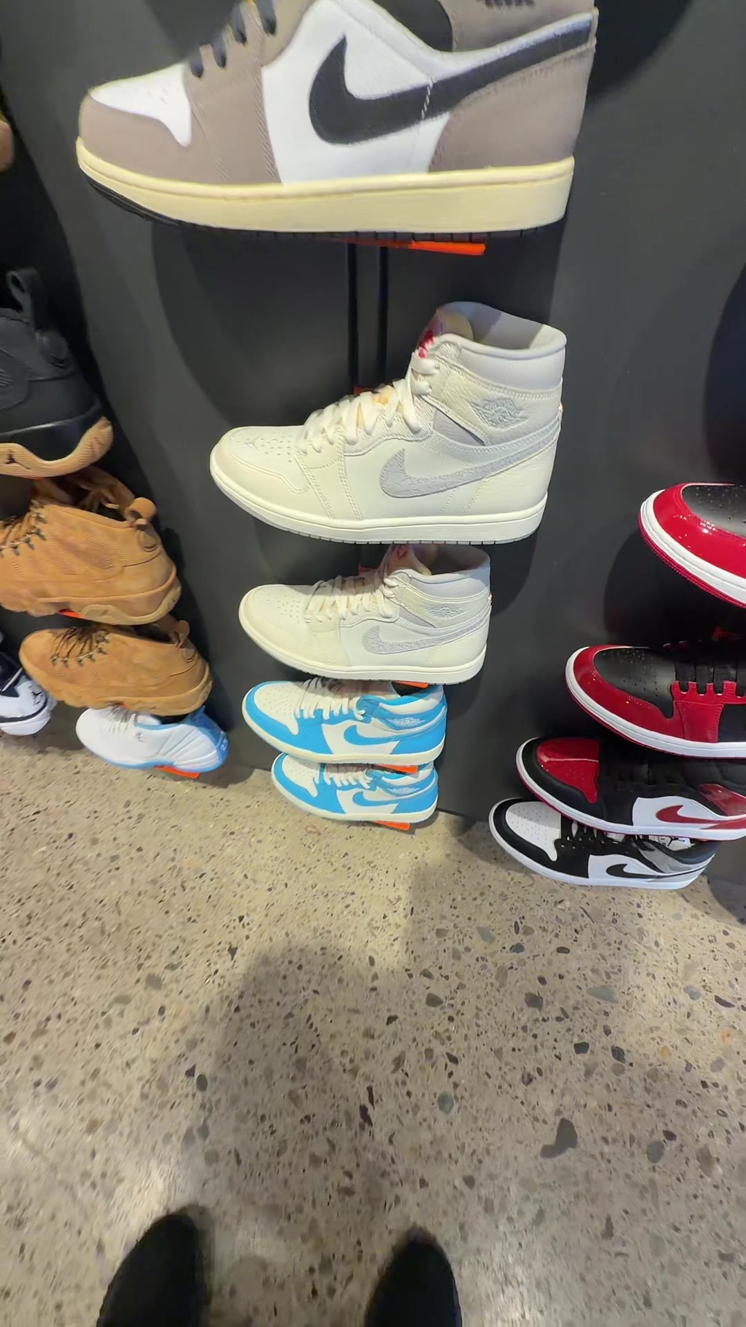 @sneakersundaii