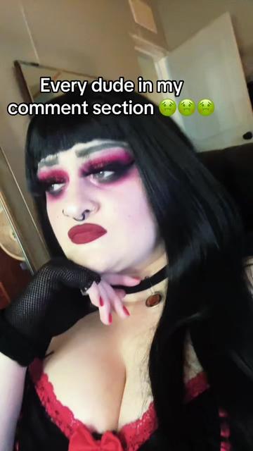 @🦇ℭ𝔥𝔩𝔬𝔢🥀
