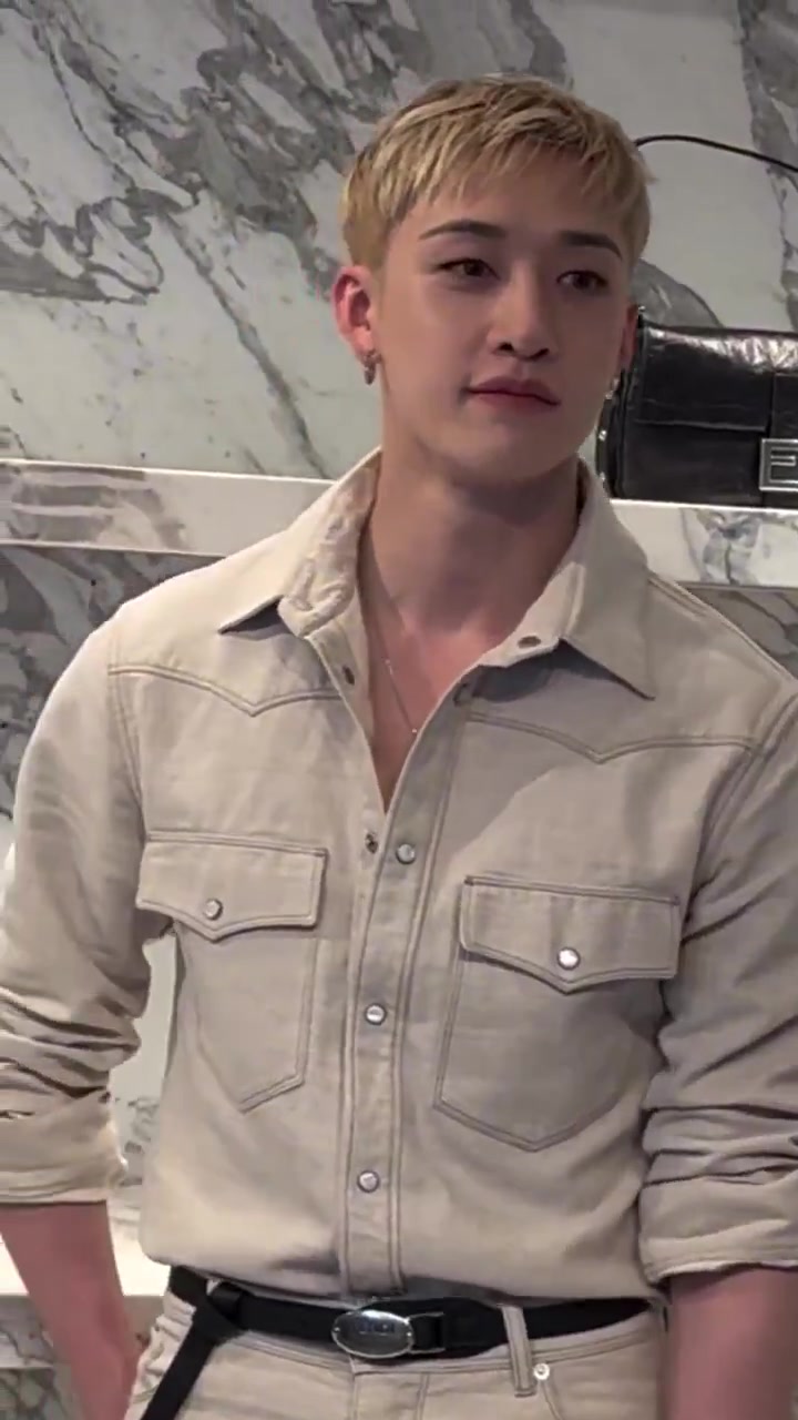 @Valeria saw and met TXT