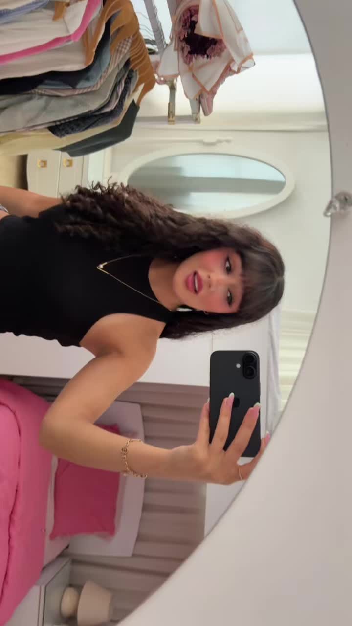 @iihelliyaa