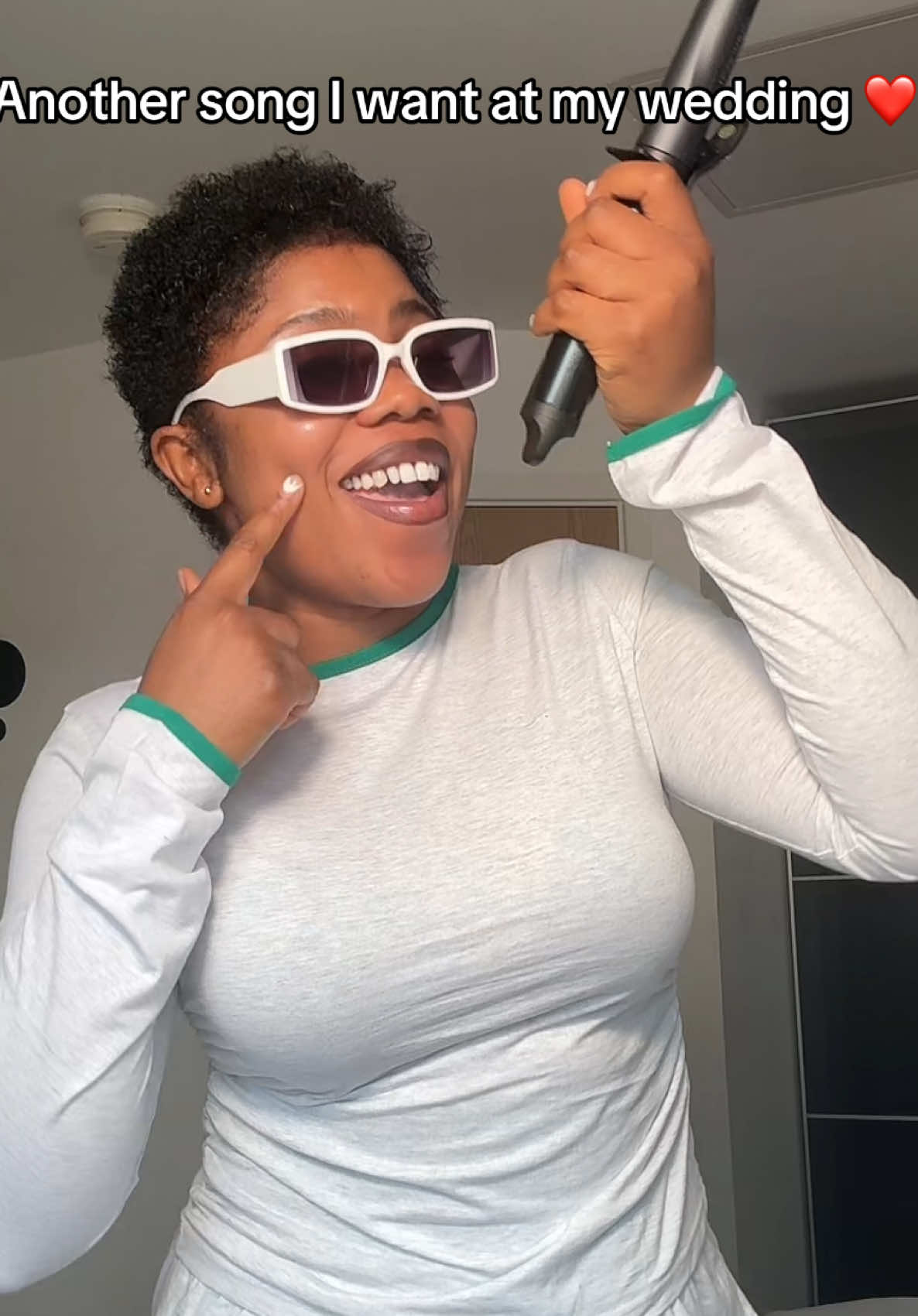 @Vibe Queen🎙️👑