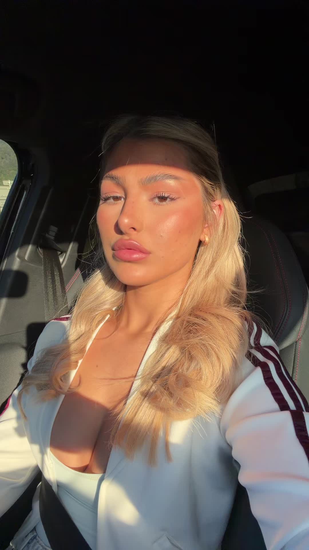 @blondiexbabe