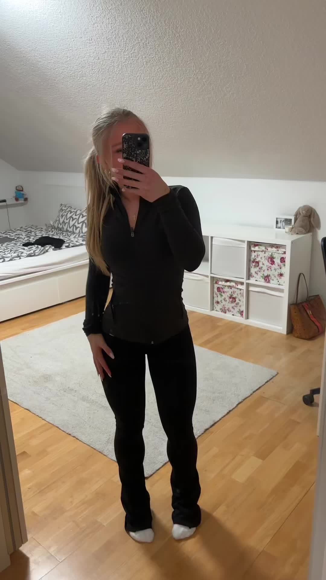 @hannahnik_10 &dagger;