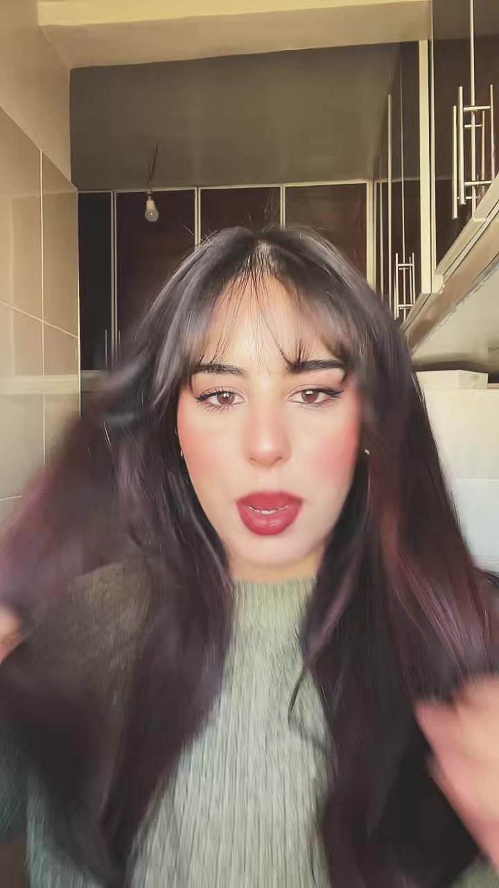 @Emy_