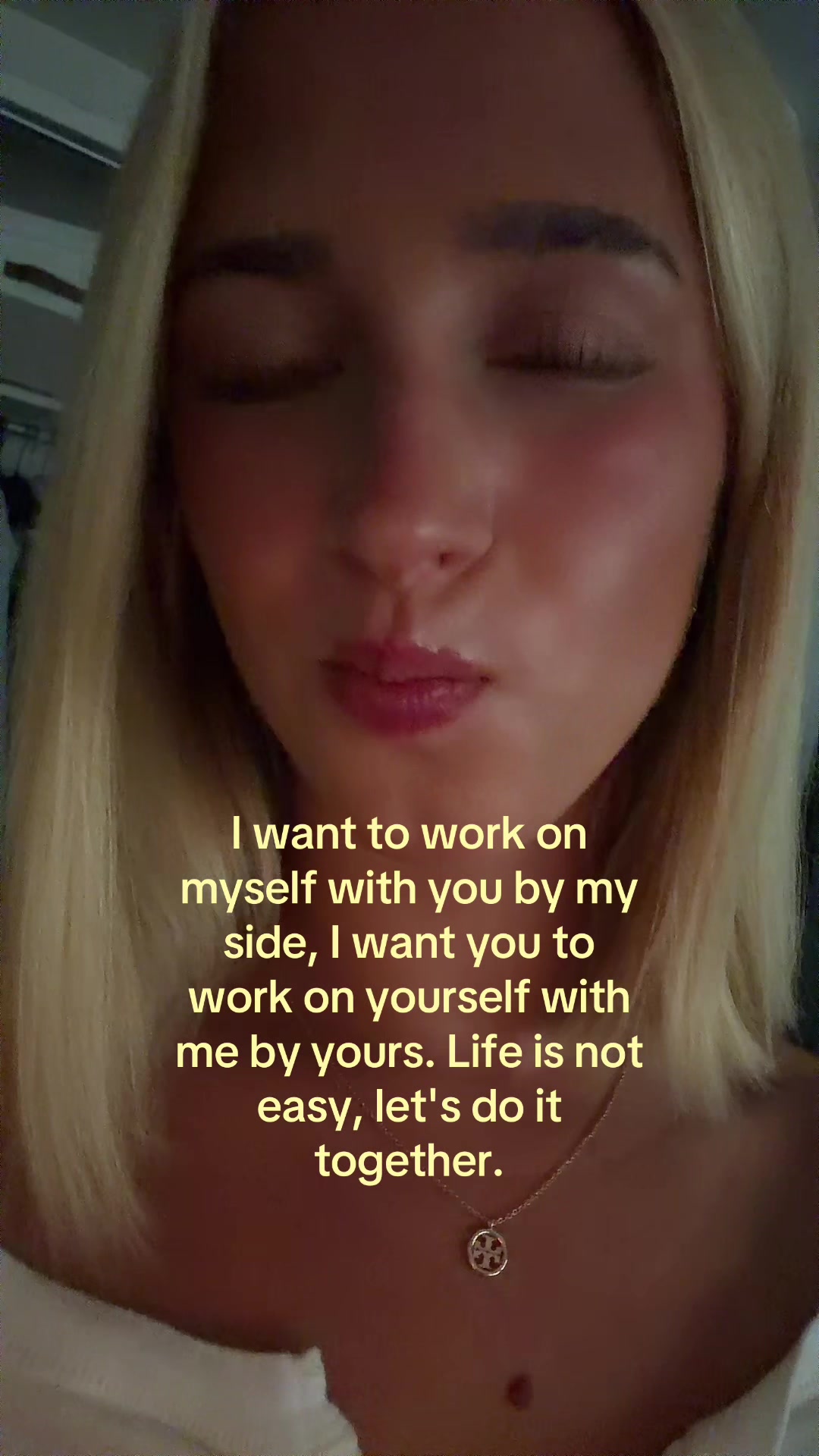 @theelliebarker