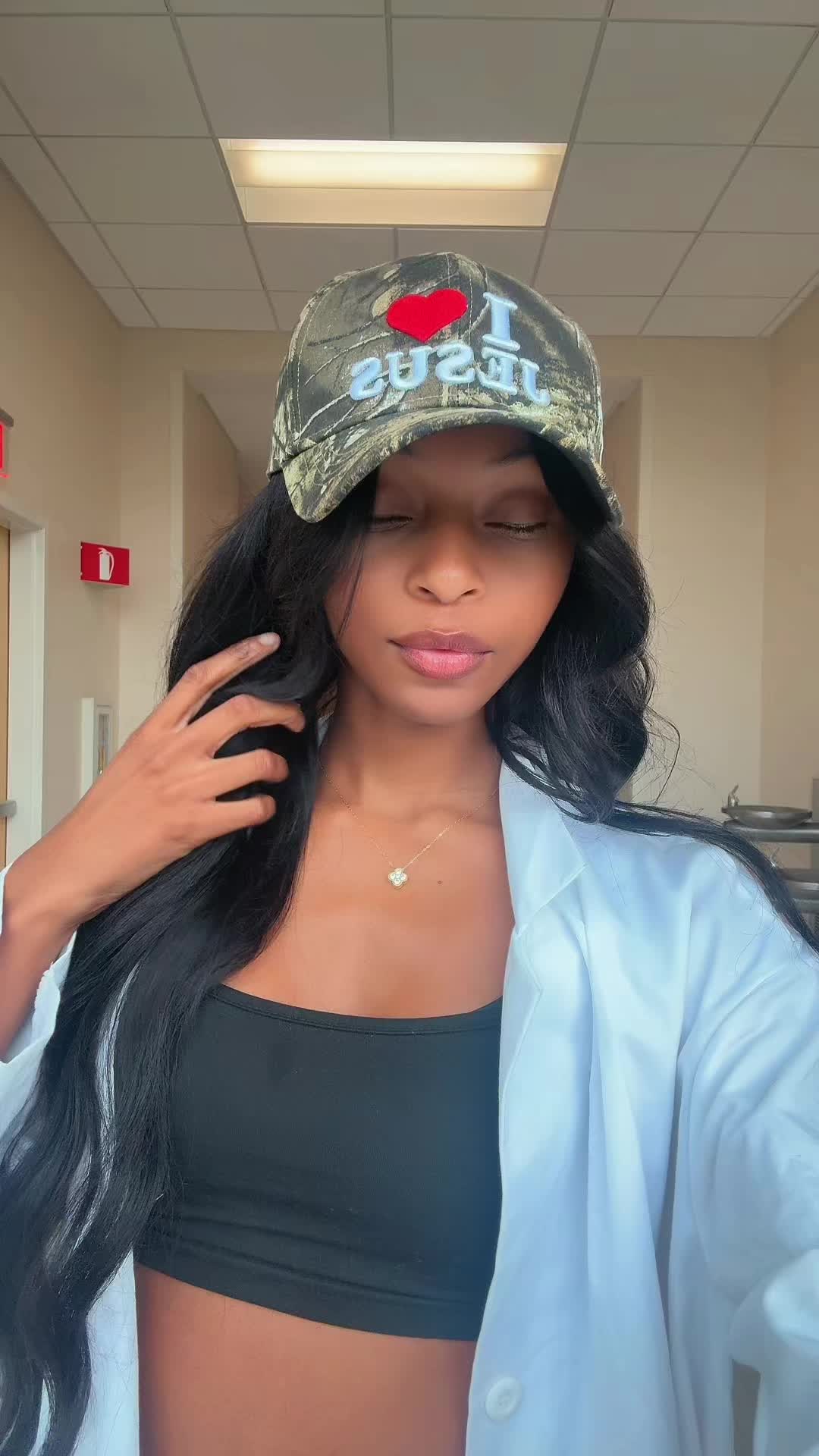 @Niya Riona