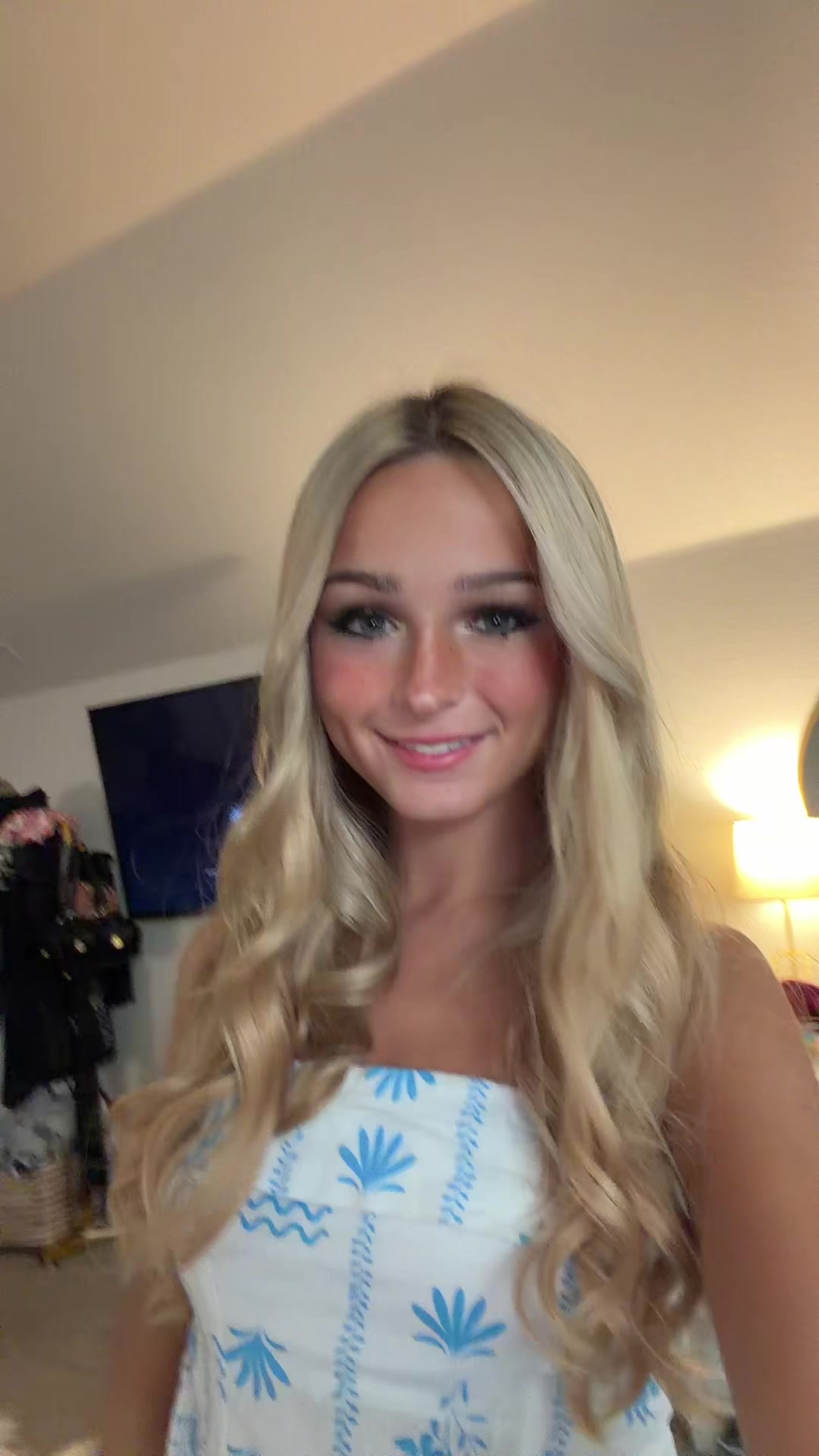 @✌️