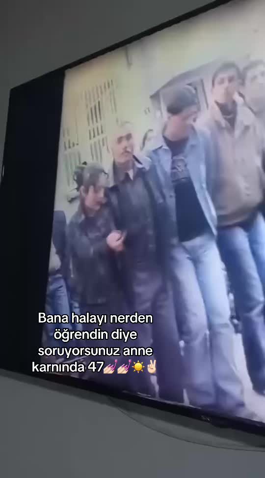 @peeloo47