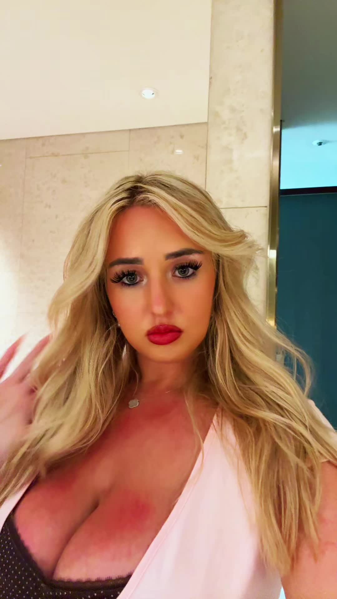 @globalblonde