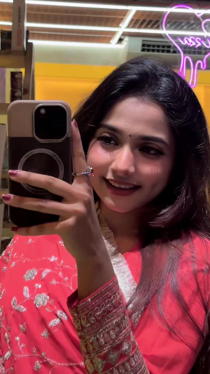 @NAINA🇧🇩