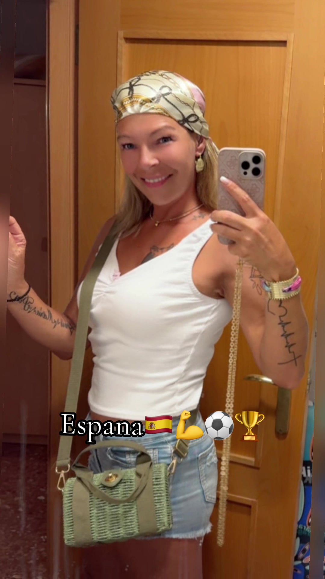 @🥂𝓘𝓽’𝓼 𝓶𝓮 𝓝𝓲𝓷𝓪🥂