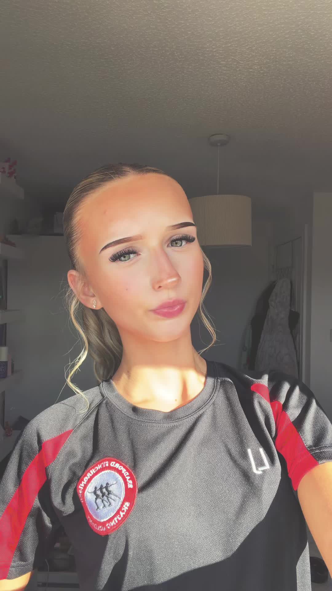 @𝓁𝒶𝓊𝓇𝒶🪽🧁