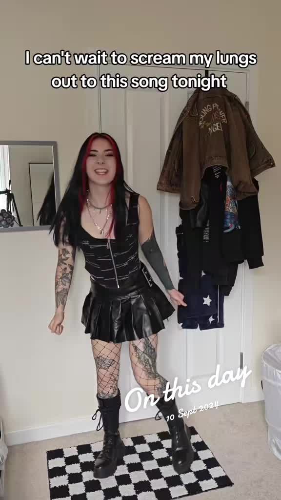 @Evie 🖤